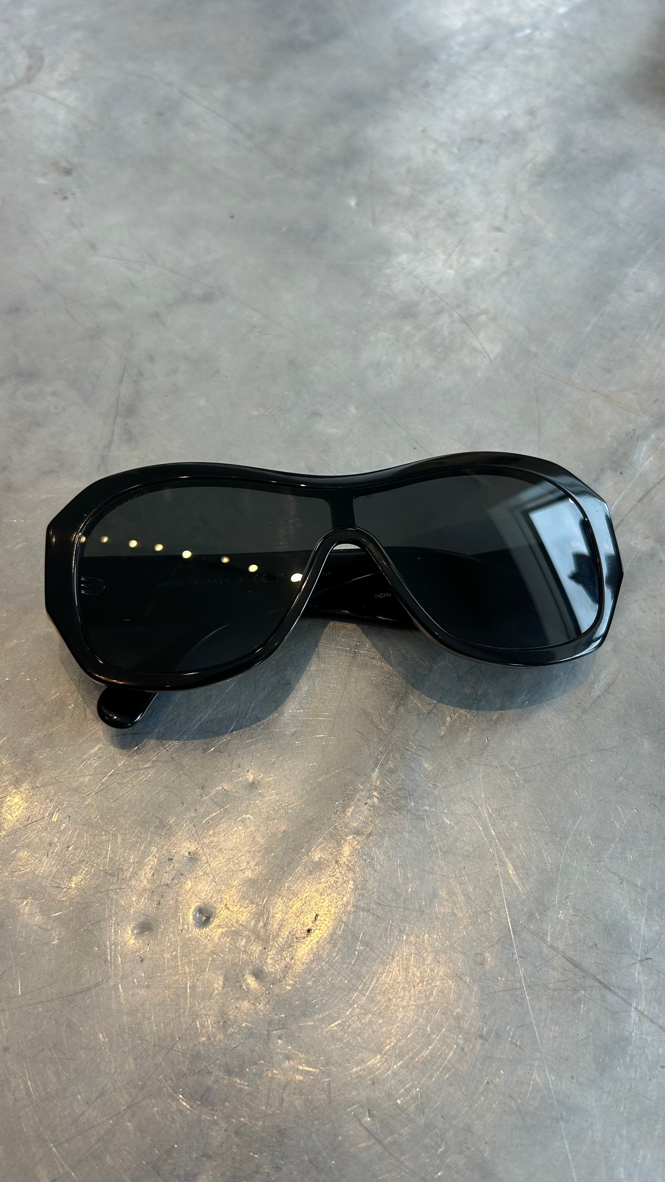 BLACK SHIELD BEDAZZLE LOGO SHADES (W/ CASE)