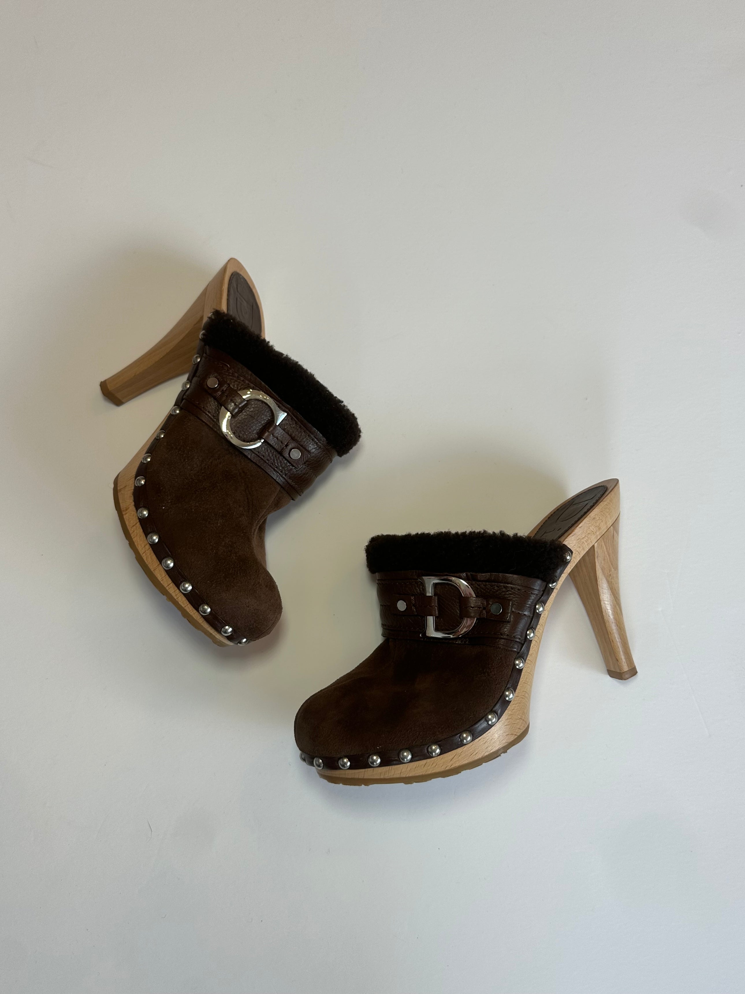 BROWN SHEARLING MULES