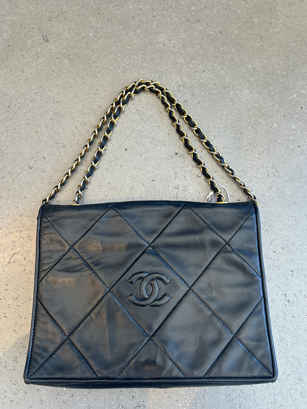 1986/88 BLACK TIMELESS QUILTED CROSSBODY BAG @SM