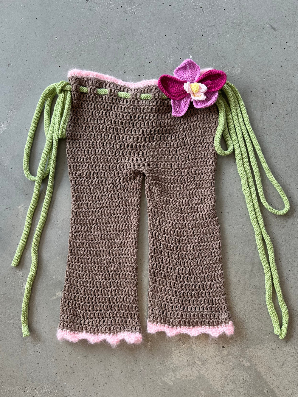 TAUPE ORCHID CAPRIS W PINK TRIM