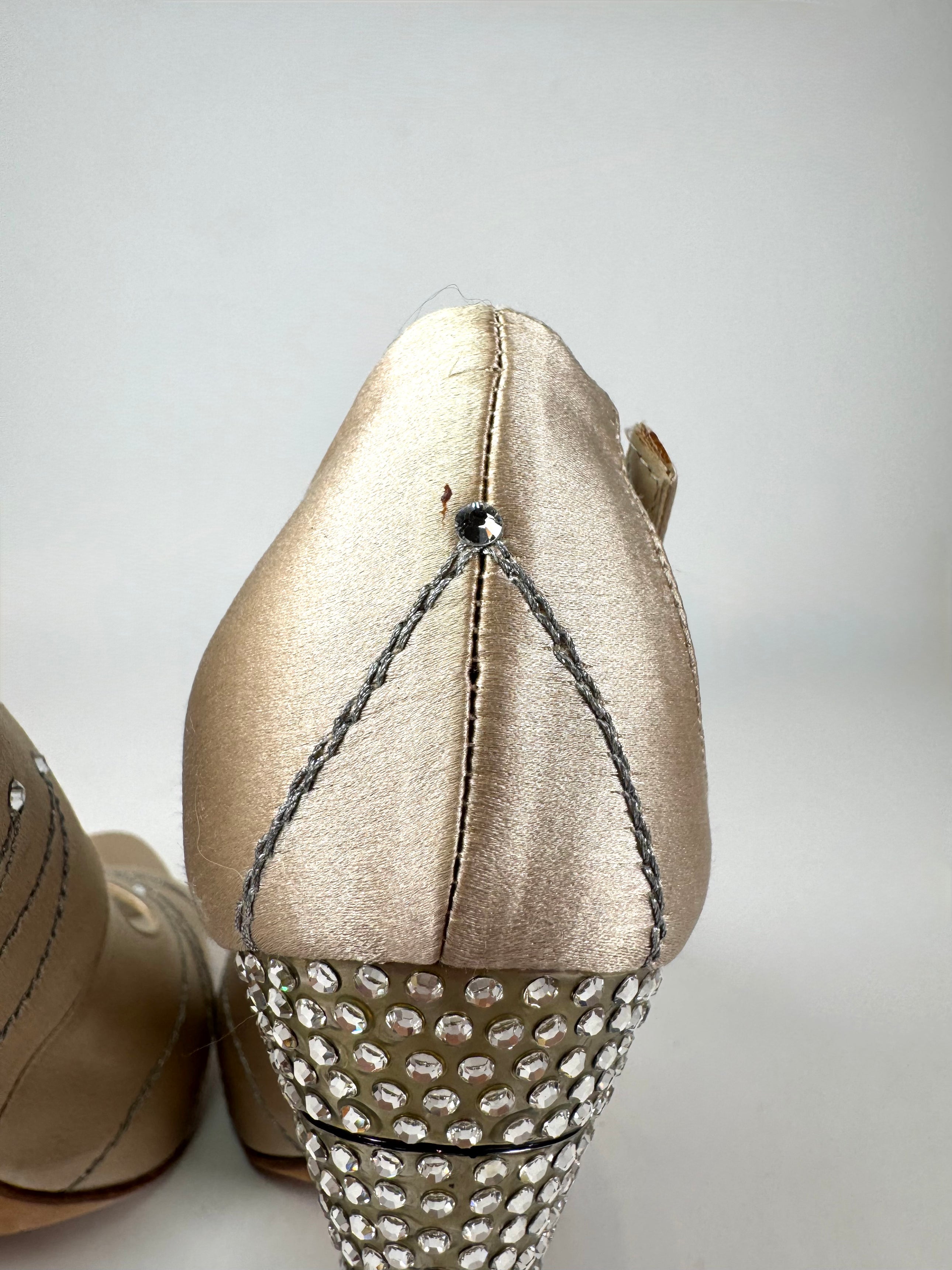 SPRING 2008 RUNWAY SATIN RHINESTONE PUMPS