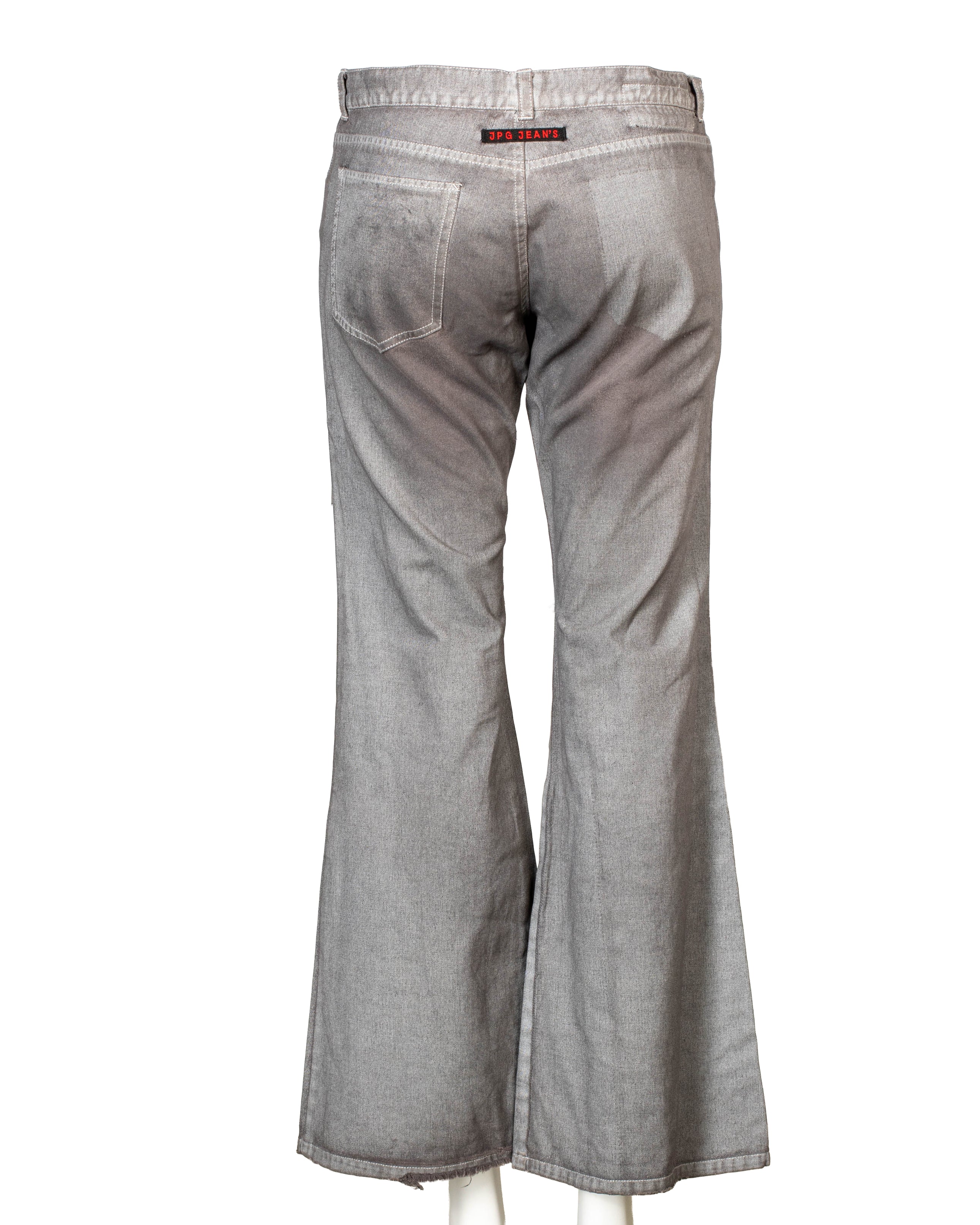 GREY FLARED LOWRISE JEANS