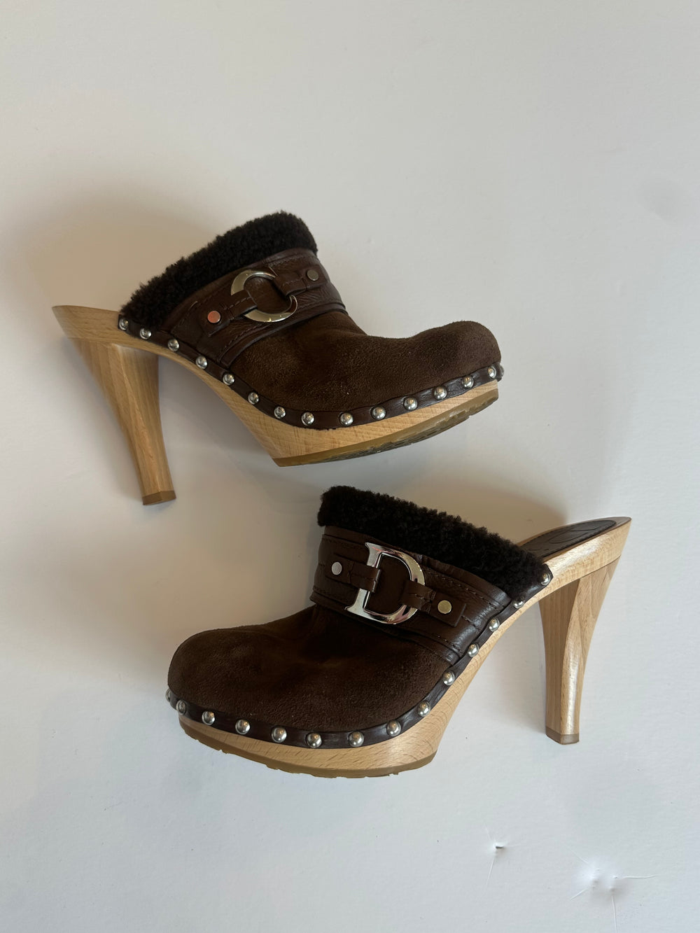 BROWN SHEARLING MULES