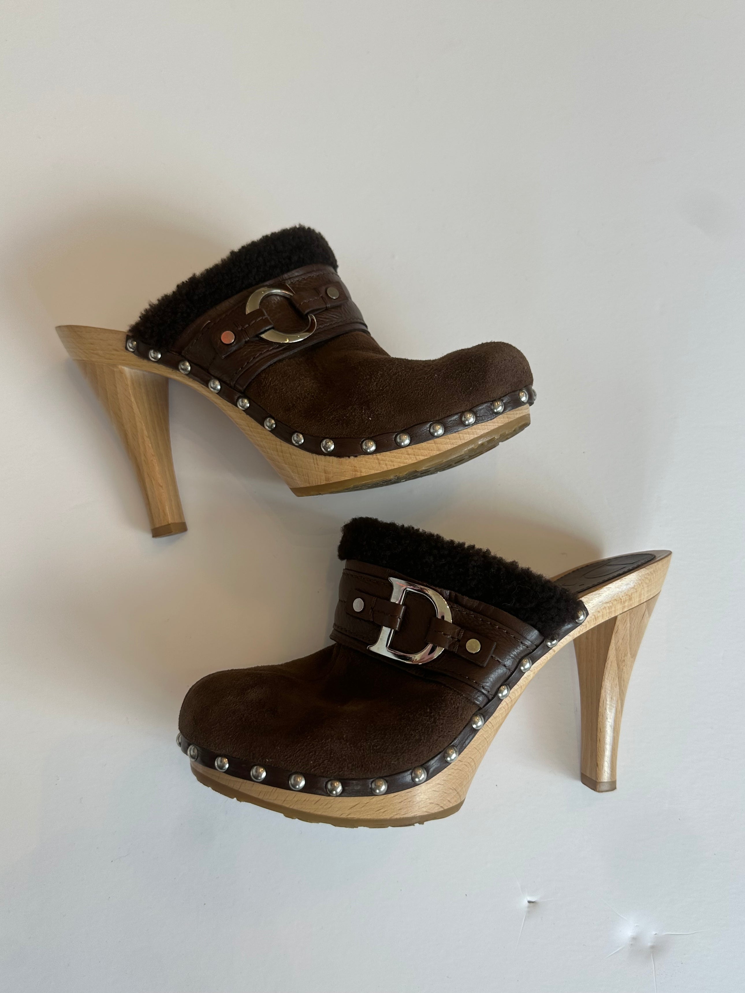 BROWN SHEARLING MULES