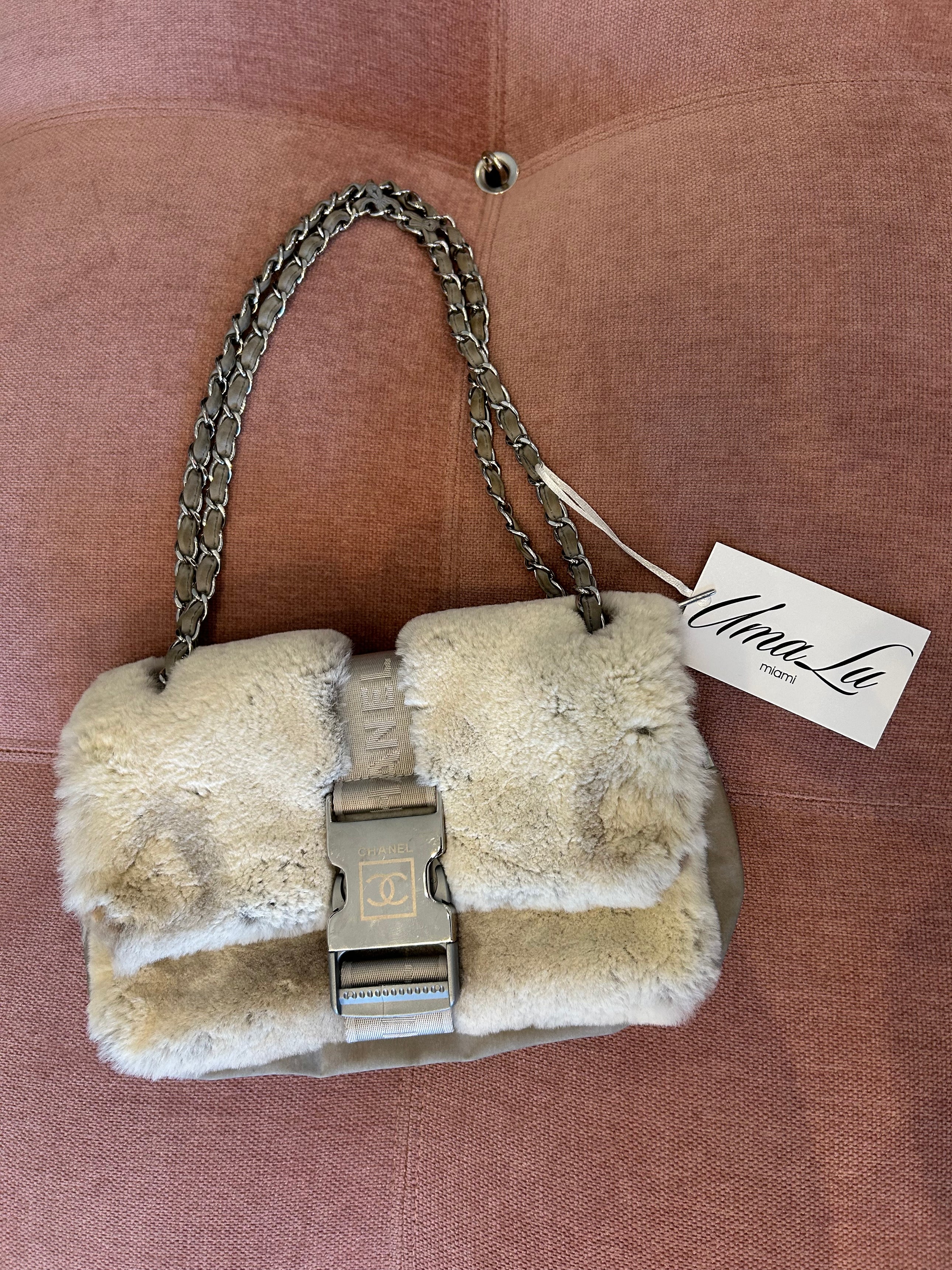 2005 GREY SPORT RABBIT FUR TECH BUCKLE BAG