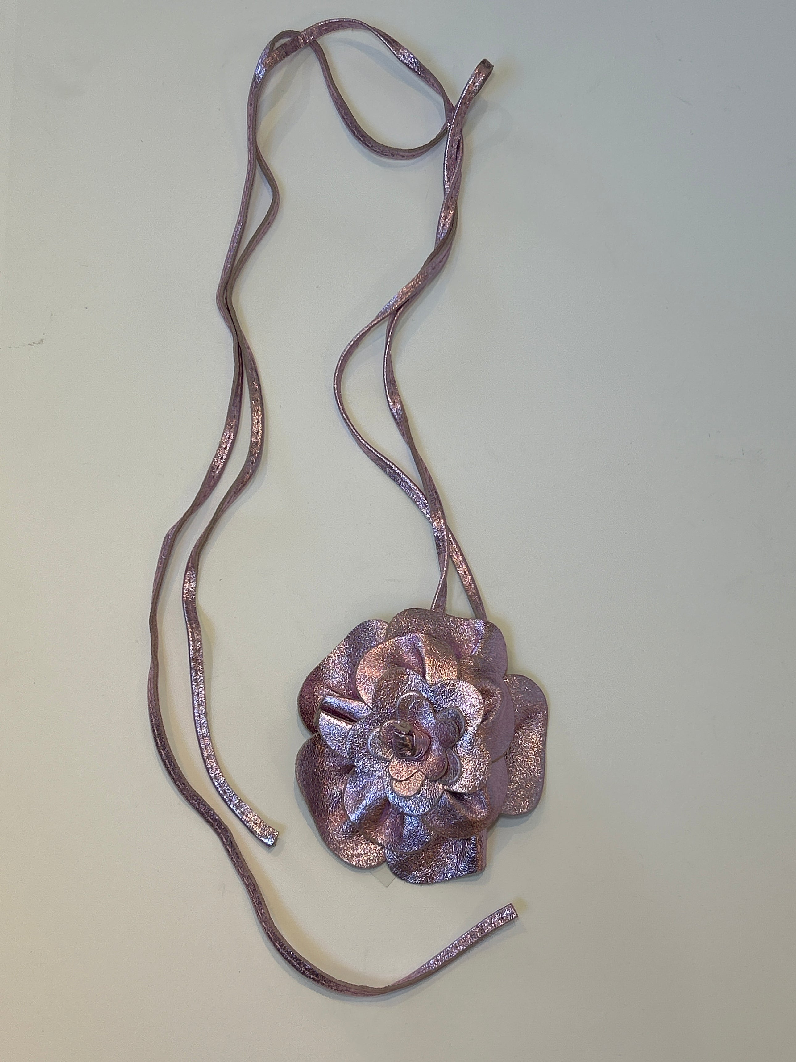 METALLIC PINK LEATHER FLORAL BELT