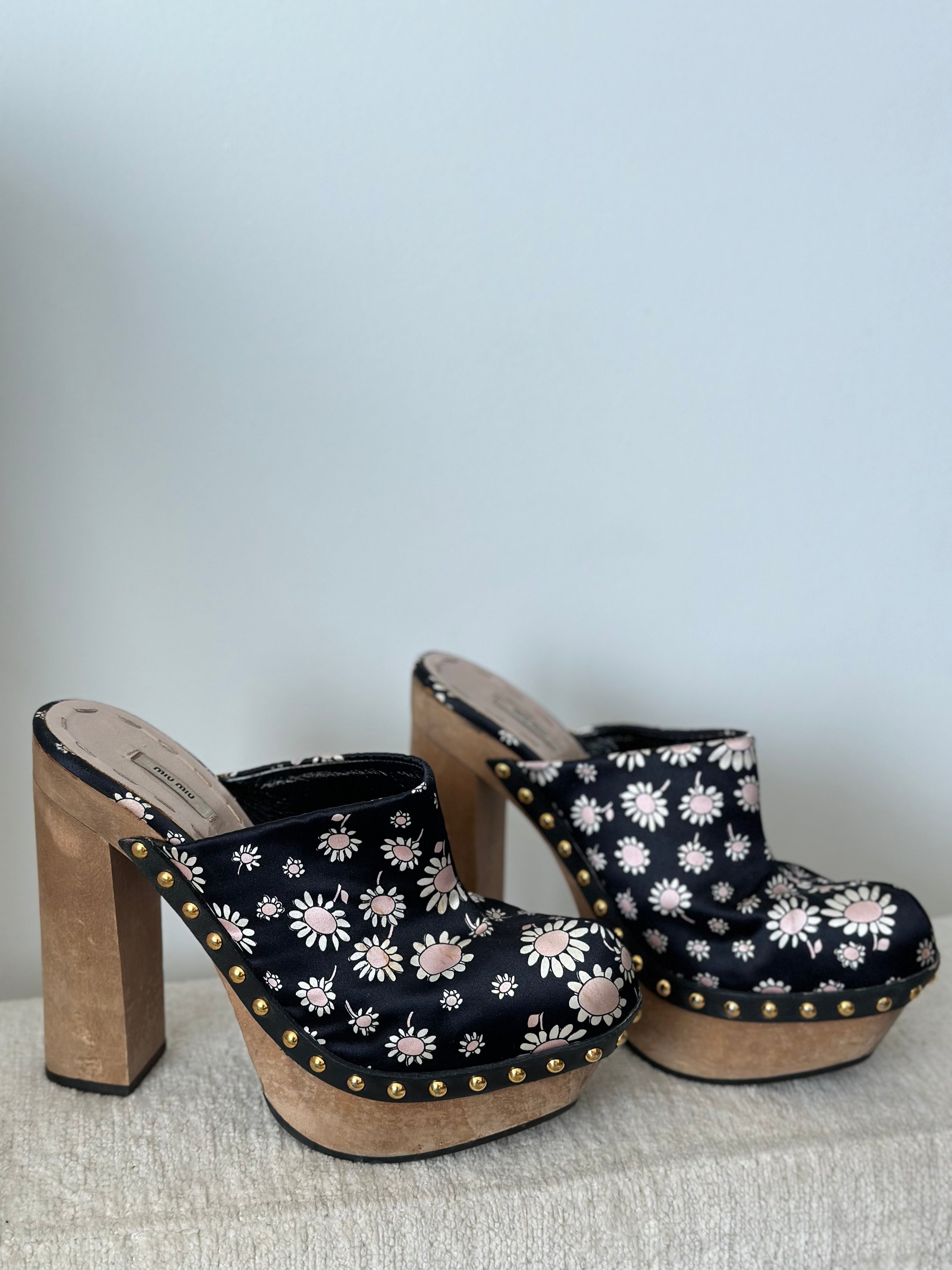 FLORAL CLOGS