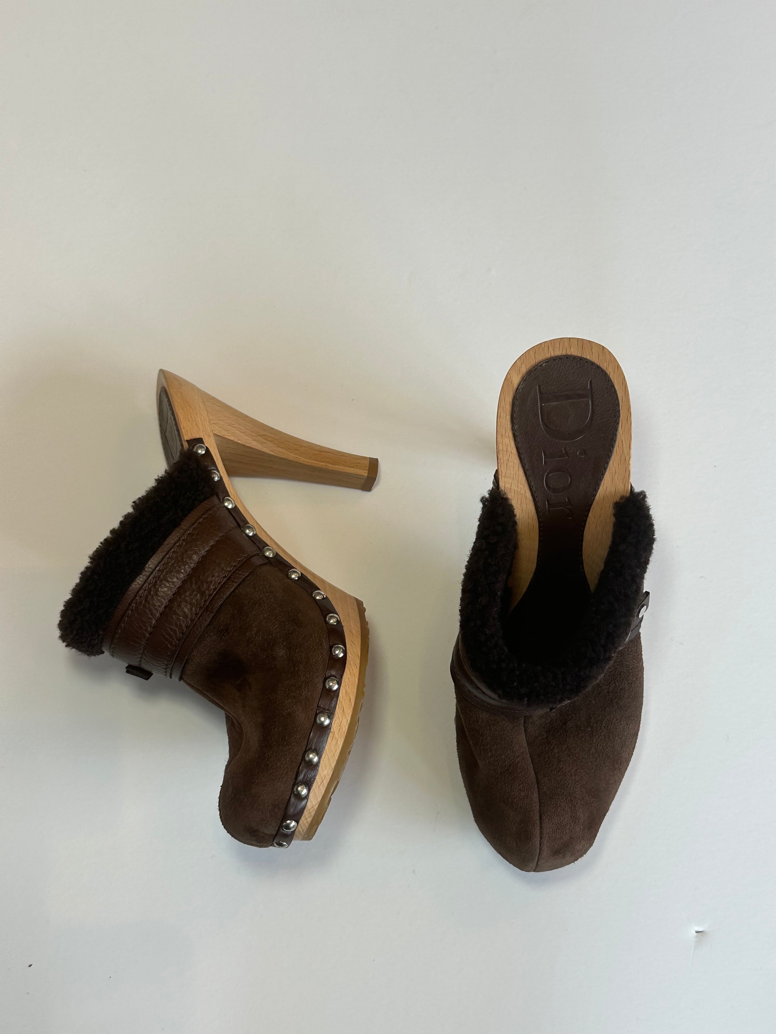 BROWN SHEARLING MULES