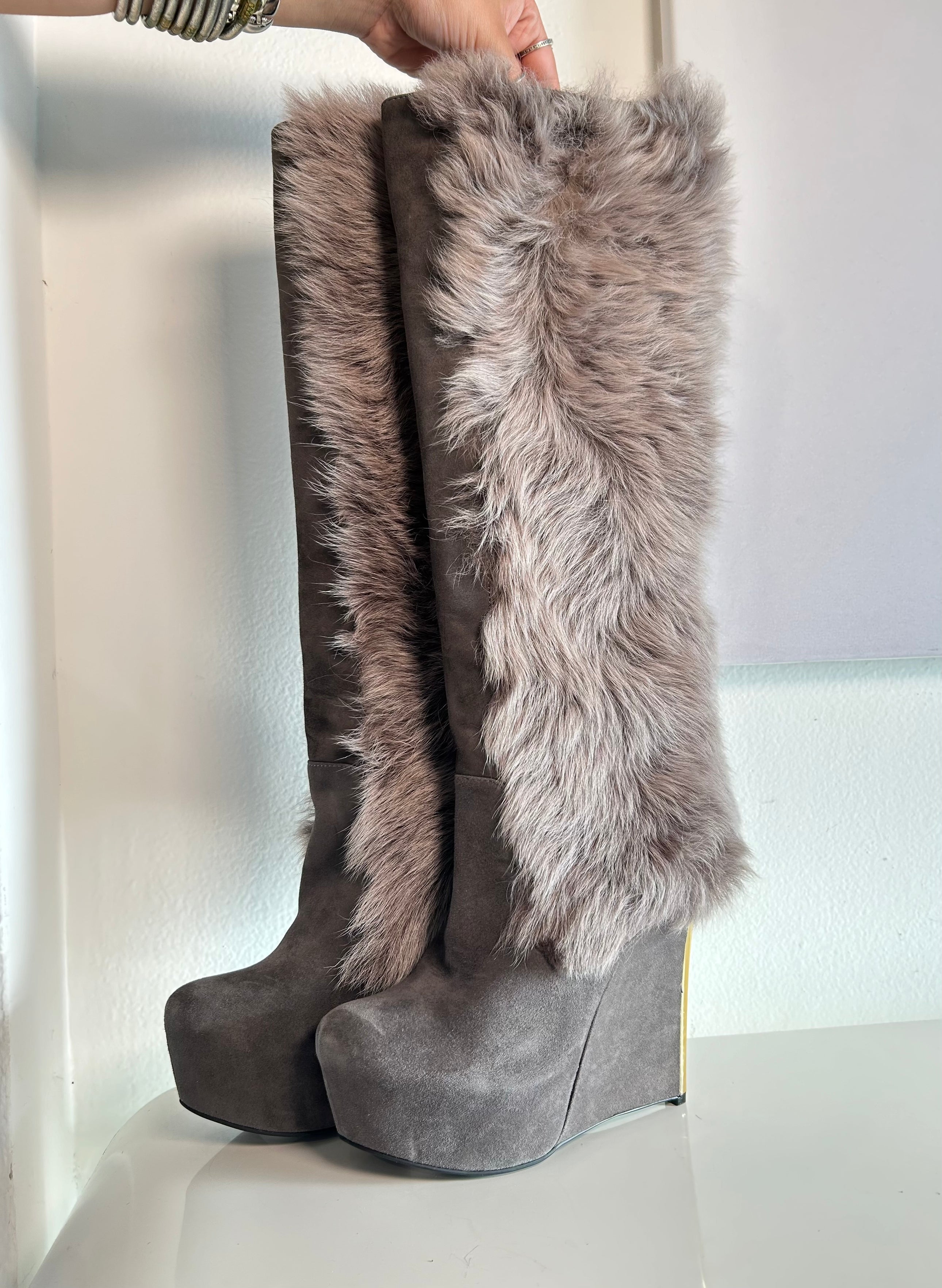 FAUX FUR GREY BOOTS