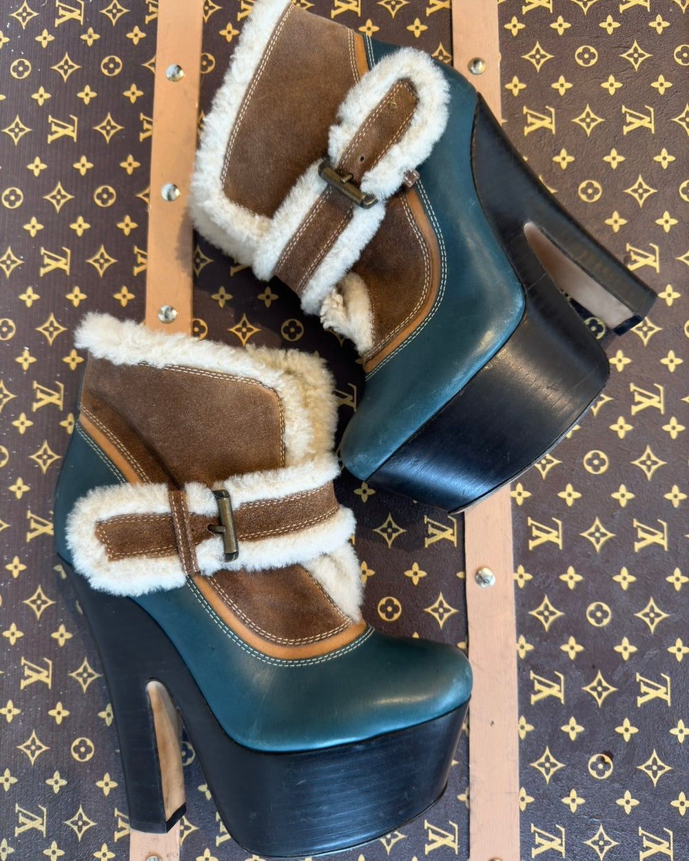 SAINT MORITZ SUEDE & SHEARLING ANKLE BOOTIES