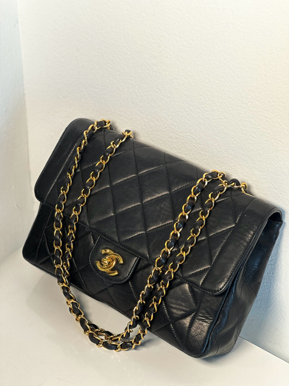 VINTAGE 1997 CLASSIC BLACK QUILTED LEATHER BAG