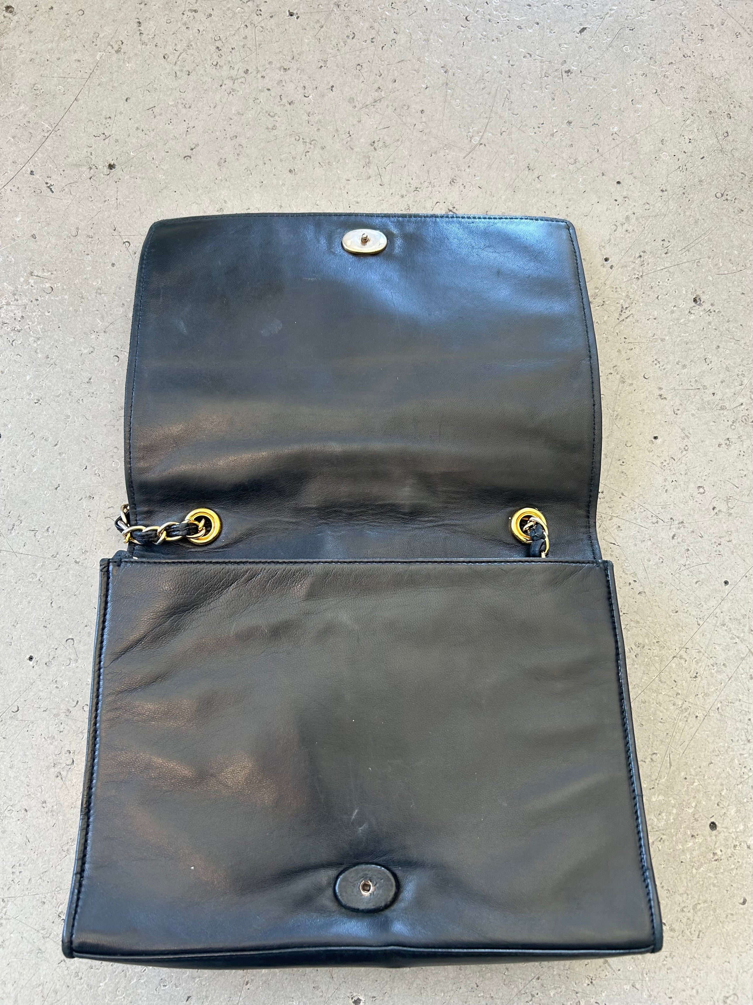 1986/88 BLACK TIMELESS QUILTED CROSSBODY BAG @SM