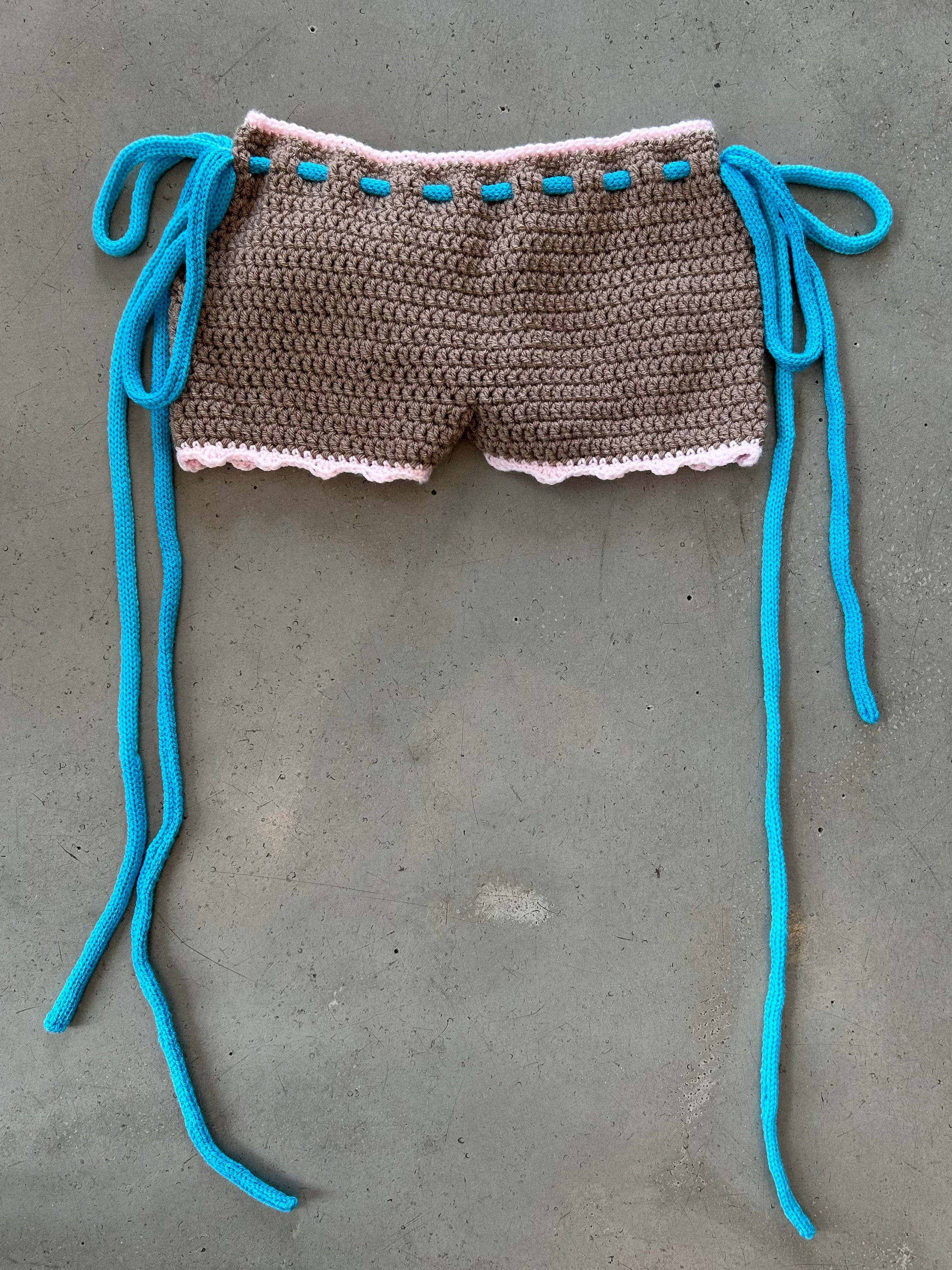 TAUPE STAR BOOTIES W PINK TRIM
