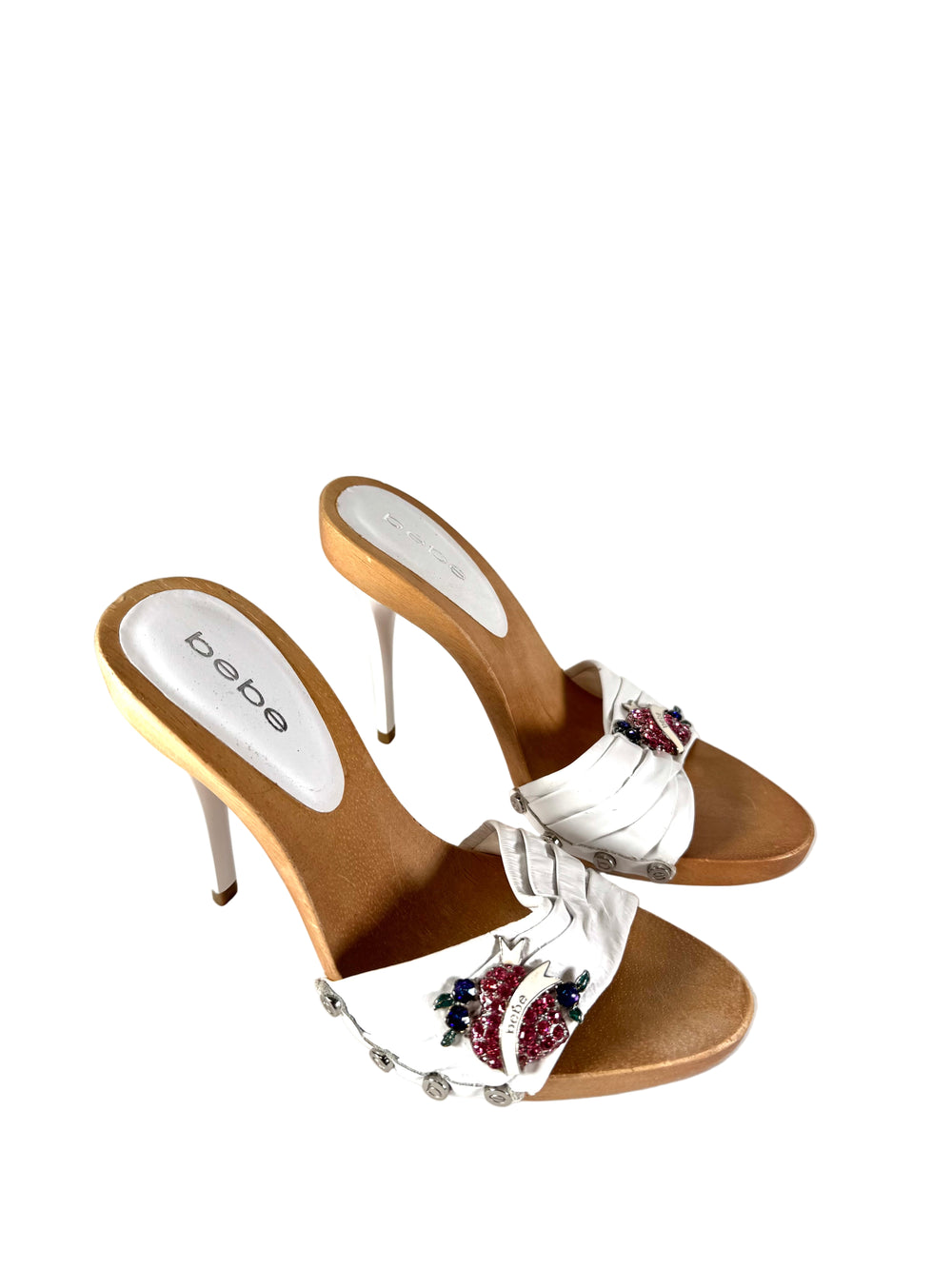 2000S WHITE LEATHER HEART CHARM WOOD HEELS