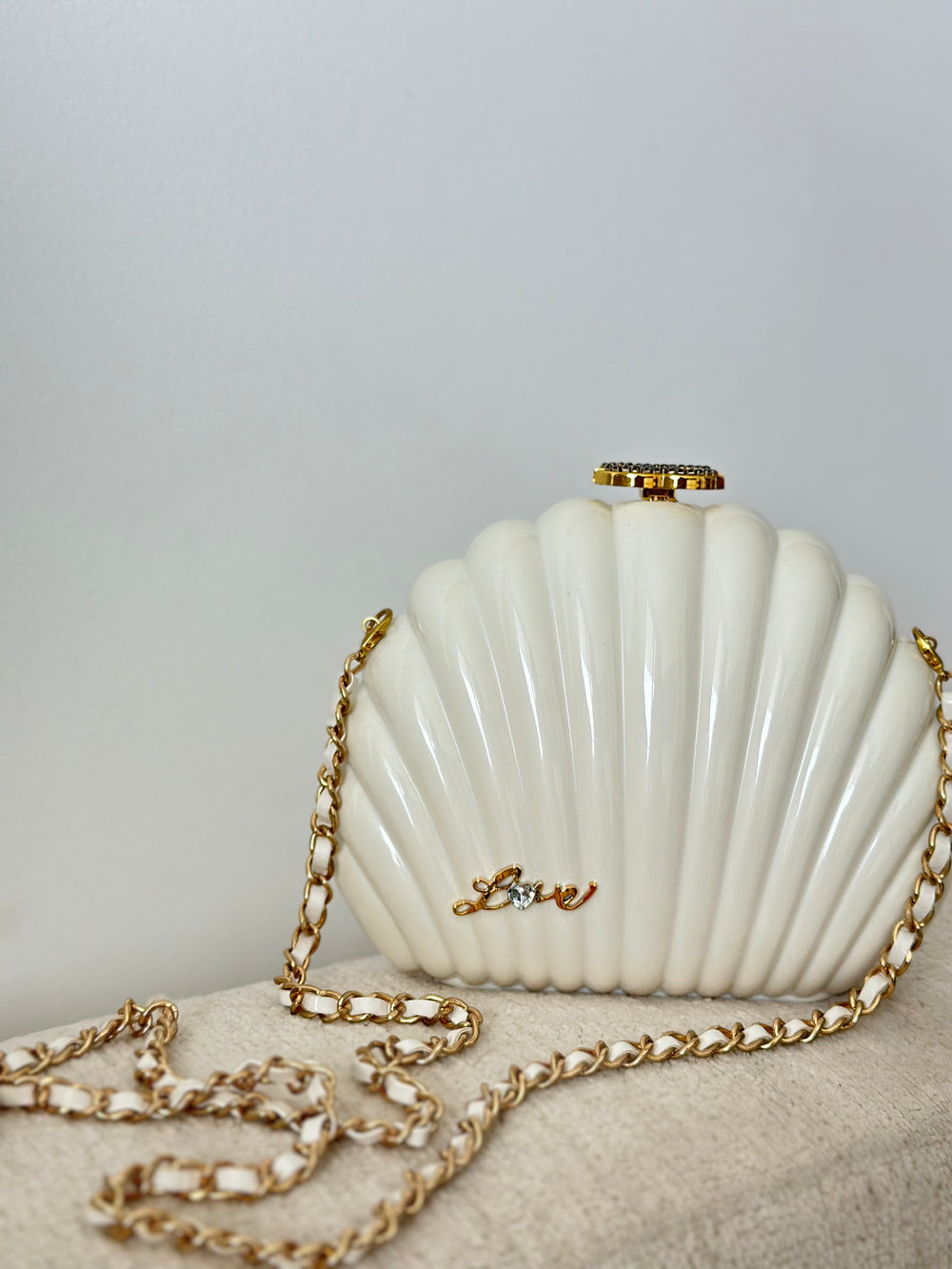 VIP SHELL PEARL CLUTCH