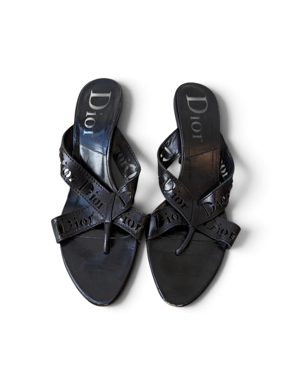 BLACK LEATHER THONG LOGO LASER CUT HEELS