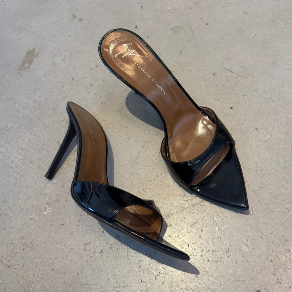 BLACK POINTED TOE SANDAL MULES (NWB)