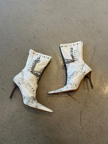 00S WHITE CHAIN STUDDED ANKLE BOOTIES