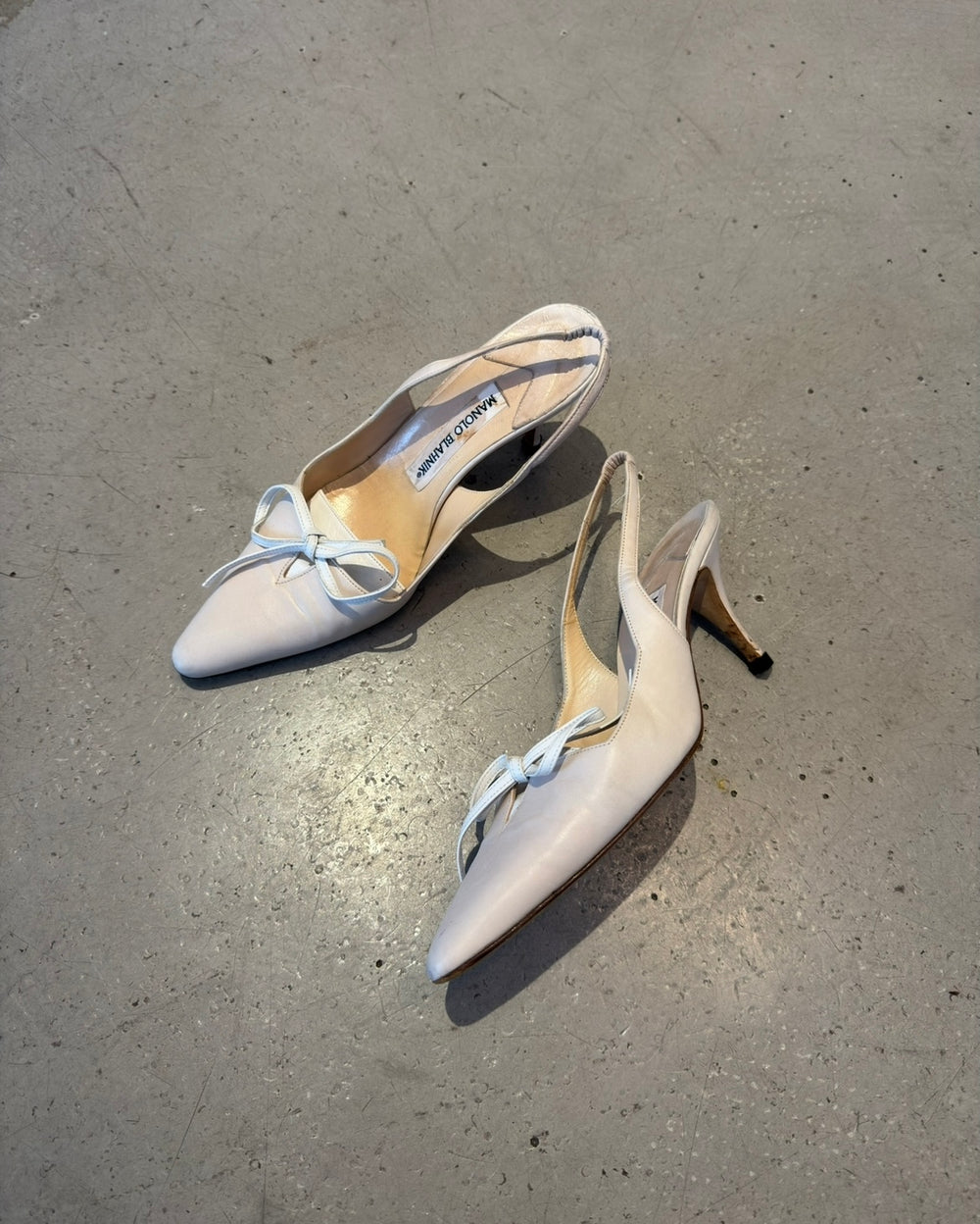 BEIGE LEATHER SLINGBACK BOW PUMPS