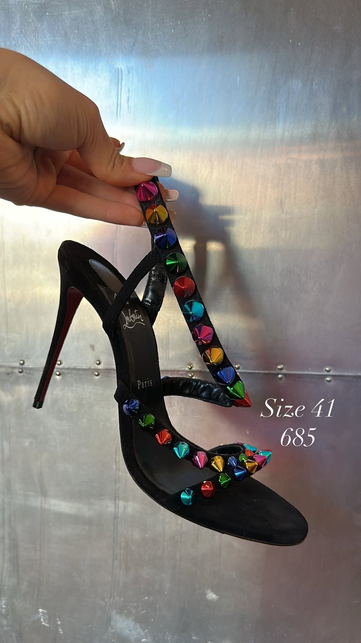 BLACK ORNAMENT STRAPPY HEELS