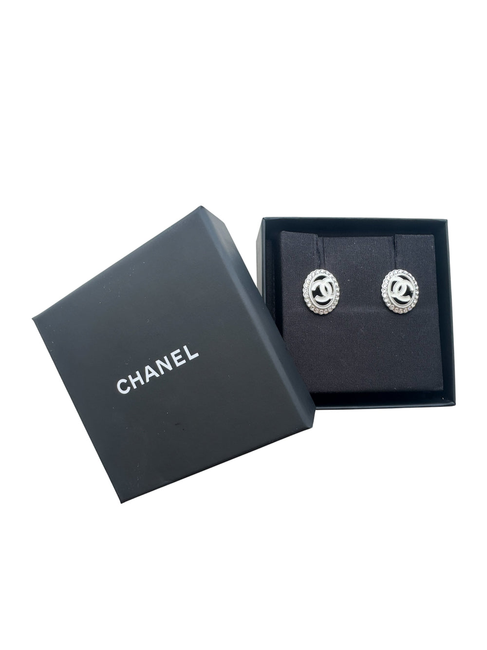RESORT 2025 WHITE ENAMEL CC RHINESTONE EARRINGS