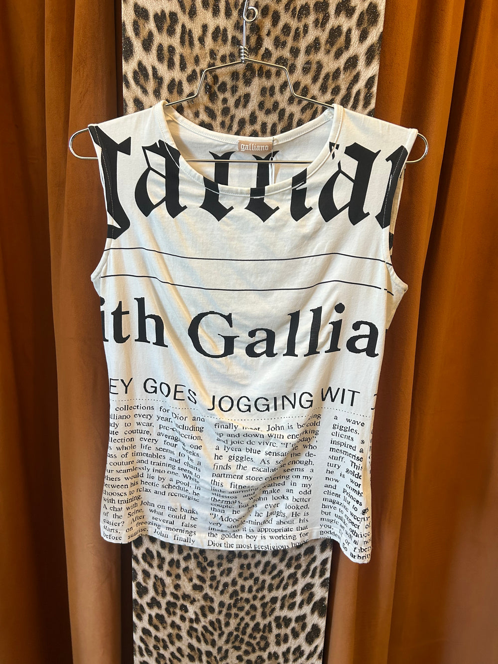 WHITE NEWSPAPER PRINTED TANK TOP @SM