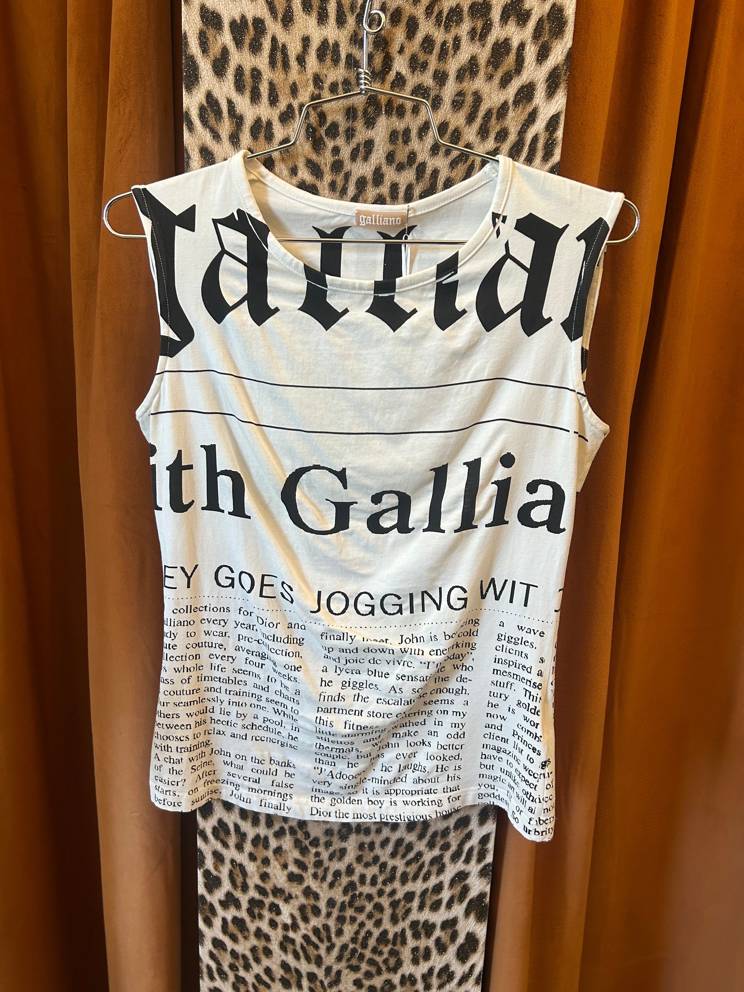 WHITE NEWSPAPER PRINTED TANK TOP @SM